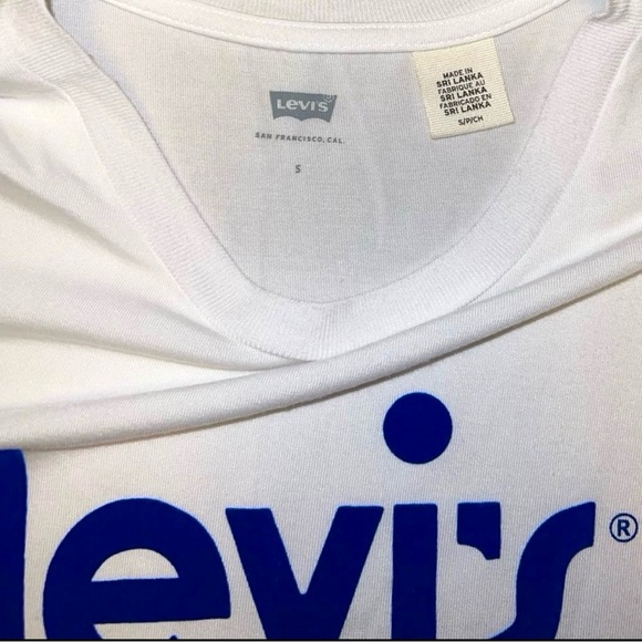 Levi's White Tee with Bold Blue Print Size Small - Picture 3 of 3
